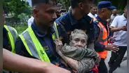 Al menos 160 muertos y cientos de desaparecidos en Nepal tras inundaciones cerca a China, según la policía local