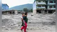 Al menos 584 muertos deja devastador deslave entre Nepal y China, además, de 1.900 personas desaparecidas
