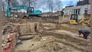 Unos obreros estaban construyendo apartamentos y encontraron el castillo de un rey español con tesoros en su interior