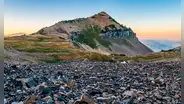 Descubren bajo las rocas de una montaña de EE.UU. una enorme reserva de agua congelada: su hielo llenaría 600 piscinas olímpicas