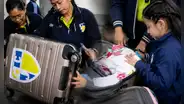 La particular escena en el santuario de Santa Rosa: alumnos llevaron maletas enteras con cartas para el pozo