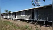 Un colombiano que luchaba por su casa propia creó ladrillos tipo Lego con plástico reciclado: su sistema permite construir viviendas de 40 m² en solo 5 días