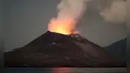 Volcán Krakatoa hizo erupción en Indonesia y paralizó aeropuertos con unos 270.000 pasajeros afectados