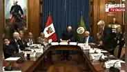 Ministro Astudillo lanza lisura en plena Comisión de Defensa: "Cómo hago para leer todo esto"