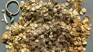Un hombre salió con su detector de metales y encontró 4,5 kilos de plata enterrados hace unos 1.000 años