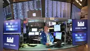 Wall Street se desploma ante la incertidumbre por las empresas de IA y el llamado de sus líderes a frenar el desarrollo