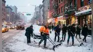 Excelentes noticias para inmigrantes | Nueva York está buscando paleadores para la temporada de invierno: Pueden ganar más de $40 la hora