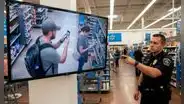 Alerta máxima en Walmart | Hombre es acusado de tomar fotos debajo del vestido a una mujer con su teléfono: ¿Lograron detenerlo?