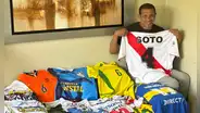 Leyendas del fútbol peruano abren sus vitrinas: Nolberto Solano, Percy Olivares y Jorge Soto subastan sus colecciones de camisetas