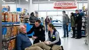 Alerta máxima en Walmart | Anciano es golpeado hasta las muerte por los padres de una trabajadora del supermercado: Este fue el insólito motivo