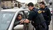 Alerta máxima para conductores en EE.UU. | Esta es la norma que el ICE aprovecha para detener a más migrantes con licencias de conducir