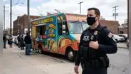 Máxima atención inmigrantes en Miami | Hombre finge ser agente del ICE para amenazar y extorsionar a empleados de un comercio ambulante: ¿Fue detenido?