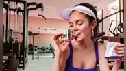¿Quieres hacer más repeticiones en el gimnasio? Un estudio descubrió que oler chocolate antes de entrenar podría ser suficiente