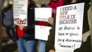 Trump elimina normas de Biden que protegían a estudiantes LGTBI frente a la discriminación en las escuelas