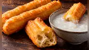 Parece un churro, pero es salado y se come con arroz: así es el "gemelo" del dulce popular en Perú que se desayuna en China