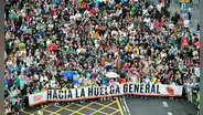 “Hacia la huelga general”: decenas de miles de personas protestan en España y exigen soluciones a la crisis de vivienda