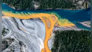 La NASA capta desde el espacio ríos de Alaska que se tiñen de naranja: la explicación está bajo el suelo congelado