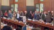 Senadores Calisto Giampietri e Iber Maraví casi se van a los golpes en debate por las facultades del gobierno