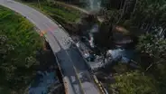 Madre de Dios: Vía Interoceánica continúa inhabilitada tras accidente que dañó el puente El Castañal