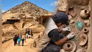 Estuvo más de 1.400 años bajo tierra con una máscara de metal en el rostro: descubren la tumba de un infante de la élite mochica en Perú