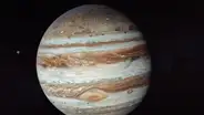 La Antártida se encuentra cubierta de hielo de hasta 4 km de espesor, pero no se compara en nada con lo que orbita cerca de Júpiter