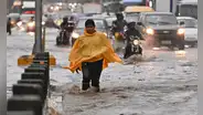 Fuertes lluvias inundaron más de 80 zonas de Guayaquil y causaron su colapso en medio de la alerta por El Niño
