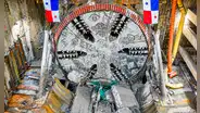 Una gigantesca tuneladora cruza bajo el Canal de Panamá y completa la excavación de un túnel de 4,5 kilómetros: se inauguraría en 2028