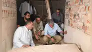 La tumba decorada de un alto funcionario del antiguo Egipto fue descubierta con raras estatuas de madera y herramientas de bronce