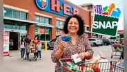 Atención residentes de Nueva York | En esta fecha comenzarán a entregar tarjetas EBT con chip para SNAP