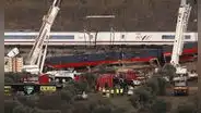 España busca víctimas entre los trenes destrozados mientras crece la presión sobre el Gobierno de Pedro Sánchez