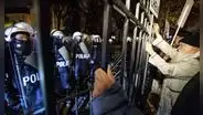Polonia vive un enfrentamiento político por el control del Tribunal Constitucional y despliega a la policía en Varsovia