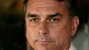 Flávio Bolsonaro se aferra a no aceptar la derrota y asegura que los resultado en Brasil son "matemáticamente imposible"