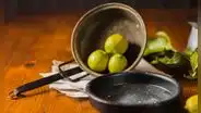 Recomiendan hervir agua con limón en la sartén durante 10 minutos después de freír: descubre para qué sirve y cómo ayuda a quitar las manchas