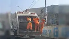 Trabajadores de limpieza ‘juegan’ cuando camión está en movimiento [VIDEO]