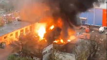 Bombonas de gas explotan por incendio en un almacén en Rusia [VIDEO]