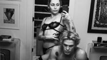Miley Cyrus sorprende en Instagram con imagen usando lencería al lado de Cody Simpson