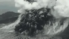 Tsunami en Indonesia: capturan desde un avión el momento de la erupción del volcán Anak Krakatoa [VIDEO]