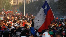 Flea, bajista de RHCP, se solidariza con protestas en Chile