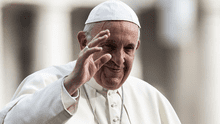 Papa Francisco ora ante tumba del papa Juan Pablo II