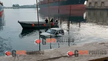 México: una camioneta de la Marina se sumerge en el mar de Veracruz