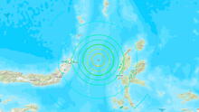 Potente terremoto de magnitud 7.4 sacude Indonesia