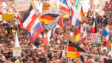 Multitudinarias protestas anti COVID-19 en Alemania y Francia amenazan la salud pública 