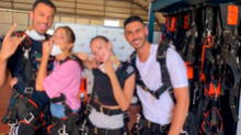 Ester Expósito y Alejandro Speitzer se lanzan en paracaídas [VIDEO] 