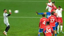 ¡Se le escapó la pelota! El blooper de Claudio Bravo que terminó en el gol de la derrota de Chile