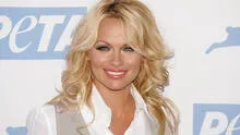 Pamela Anderson se desnuda a los 52 años para promocionar bolsos ‘veganos’