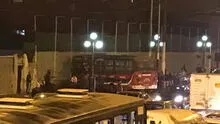 Violento choque triple deja una pasajera muerta frente al penal Santa Mónica [VIDEO]