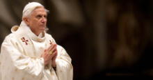 El papa Benedicto XVI y la vez que recorrió el distrito de Villa El Salvador cuando era cardenal