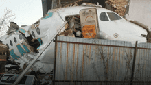 Accidente aéreo en Kazajistán: avión Fokker con 100 pasajeros se estrella a los segundos de despegar [VIDEO] 