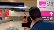 Mujer se desnudó en el aeropuerto de Miami y terminó arrestada [VIDEO]