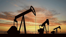 Exceso de oferta sitúa al barril de petróleo en 23,99 dólares